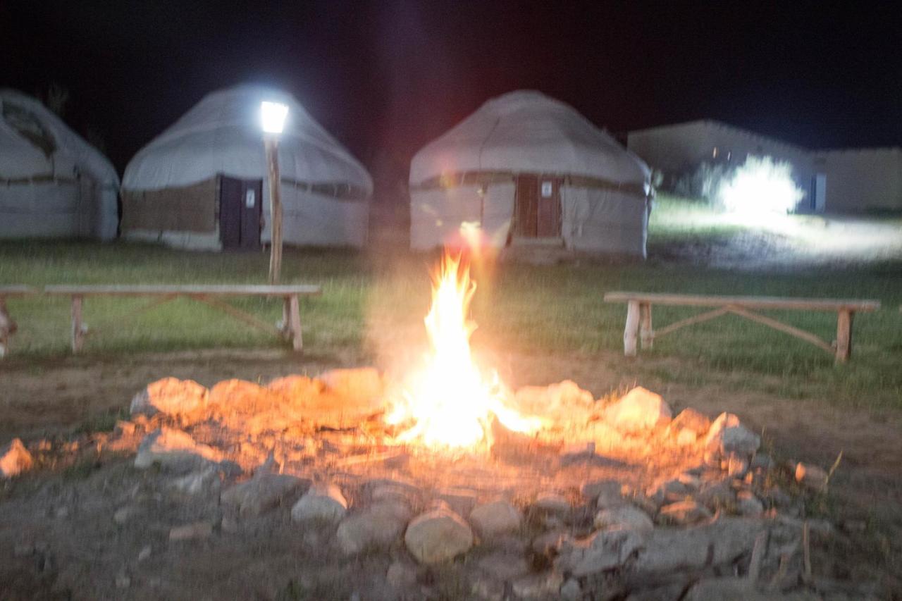 Kyzylkum Nights Camp & Family Yurt Hotel Nurota Luaran gambar